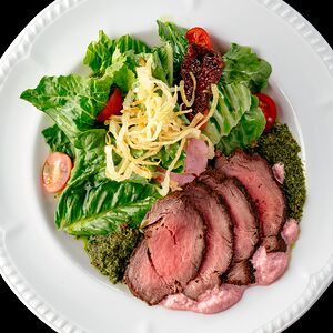 Салат с ростбифом