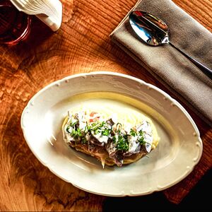 Белые грузди с квашеной капустой и картофельным пюре