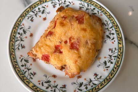 Филе горбуши под сыром с томатами