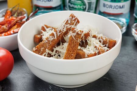 Гренки с чесноком и сыром 