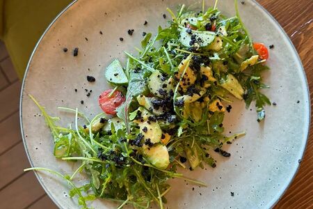 Зелень, овощи, авокадо, масло