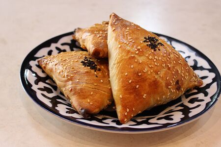 Самса с говядиной треугольник