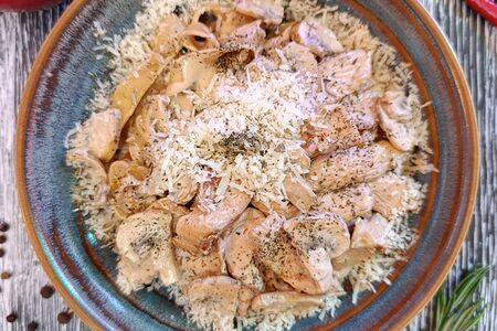 Феттуччине с курицей и грибами