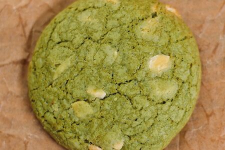 Зеленый кукис с матчей и белым шоколадом