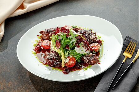 Теплый салат с куриной печенью халяль