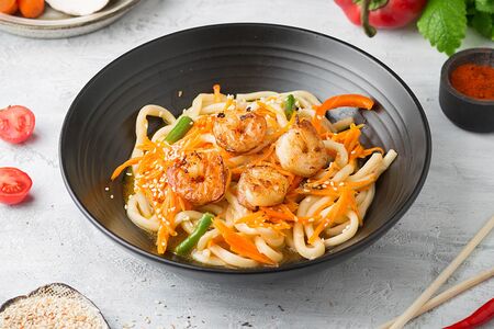 Лапша вок с креветками