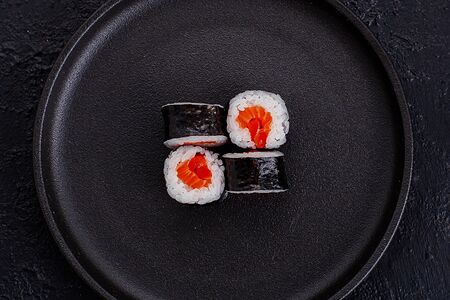 Хосомаки с лососем