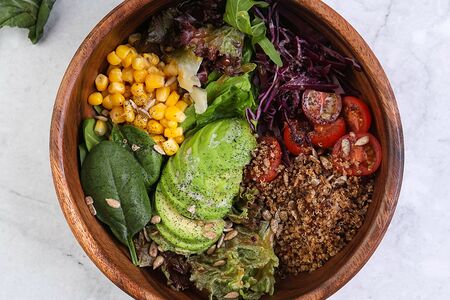 Овощной салат с авокадо