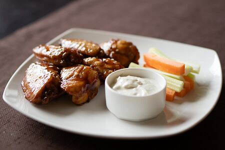 Куриные крылья с соусом барбекю