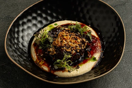 Телячьи щеки с пюре из сельдерея