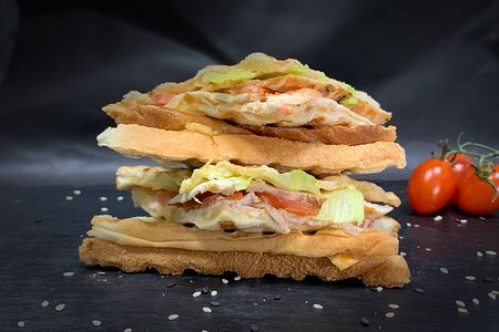 Фирменный сэндвич с курицей 