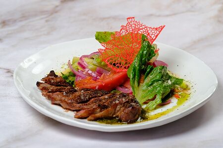 Теплый стейк-салат с Рибаем