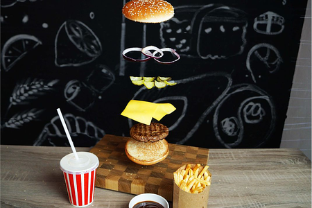 Бургер комбо чизбургер(фри. морс, соус)