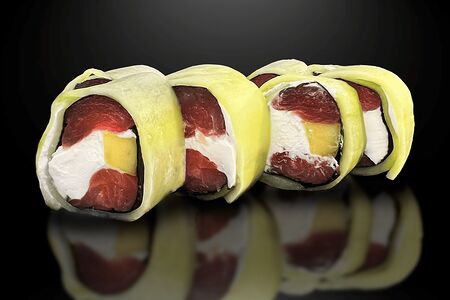 Сашими ролл с тунцом и копчёным лососем