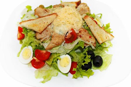 Салат Цезарь с курицей