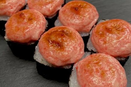 Запеченный ролл с крабом