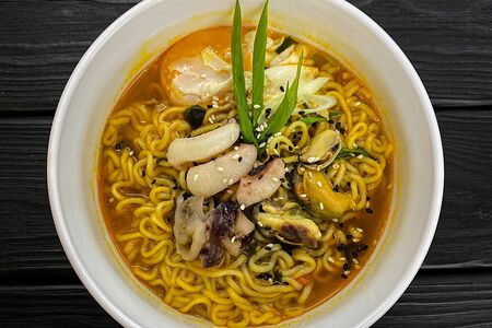 Рамен с креветкой и семгой