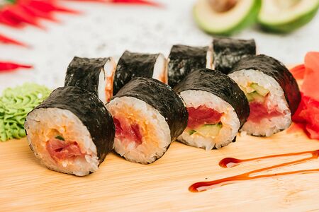 Ролл Спайси тунец