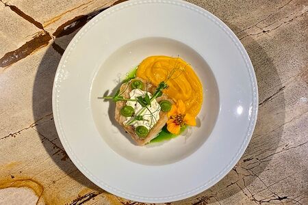 Треска с тыквенным пармантье и соусом грибиш