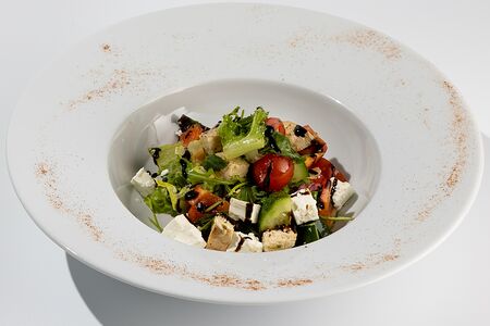 Салат овощной с курицей