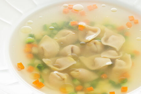 Бульон из фермерской курицы с тортеллини из куриной печени