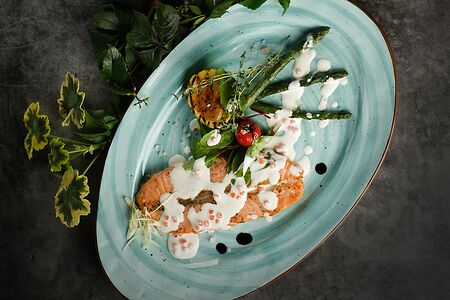 Семга в сливочно-икорном соусе