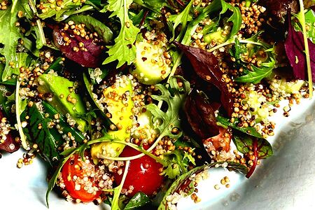 Салат из авокадо с киноа