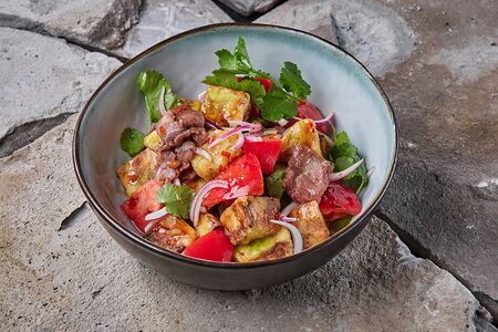 Салат с пастрами и баклажаном