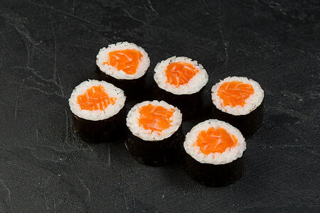 Маки с лососем