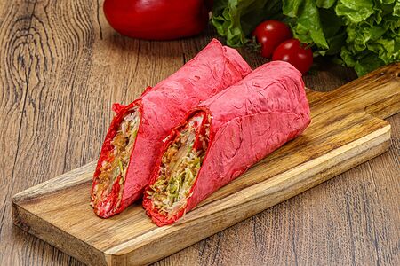 Шаурма в красном лаваше