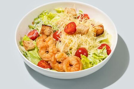 Салат Цезарь с креветками