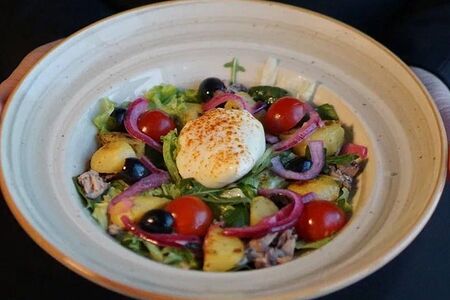 Салат с тунцом и яйцом