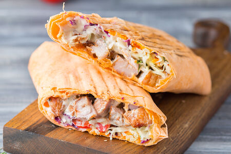 Шаурма со свининой в сырном лаваше