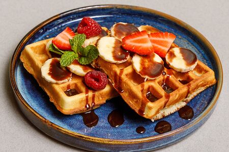 Сладкие вафли с бананом