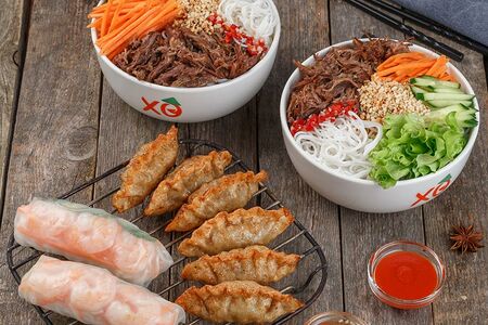 Набор: бун бо (2 шт.), гёдза с говядиной (6 шт.), фреш-ролл с креветками (2 шт.)