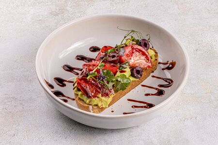 Брускетта с узбекскими томатами