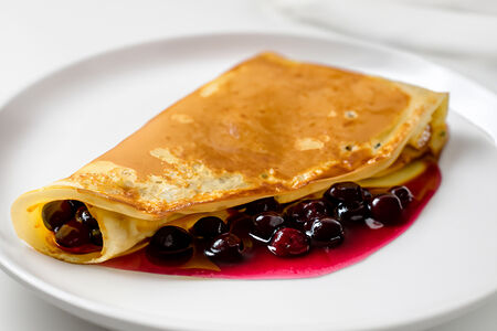 Блин с вишней в сиропе