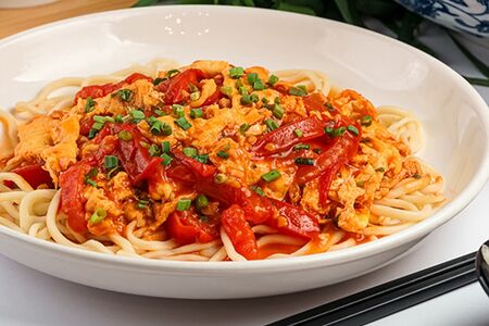 С яйцом и помидорами