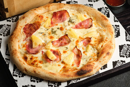 Крафт пицца с ананасом, беконом и сыром дорблю