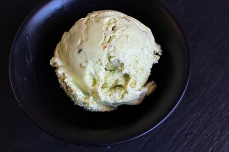 Фисташковый с орехом