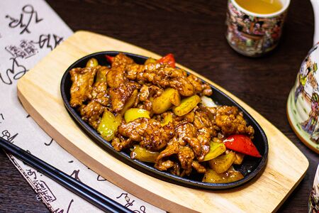 Свинина на плите