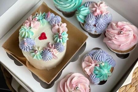 Набор нежный Бенто-торт и 5 капкейков