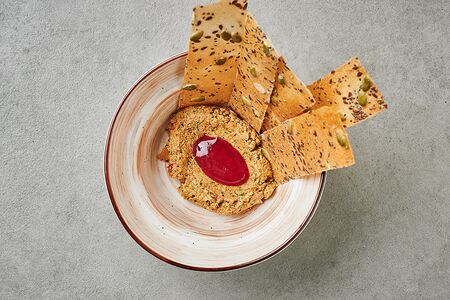 Пхали Пивино с кизилом и хлебцами со сванской солью