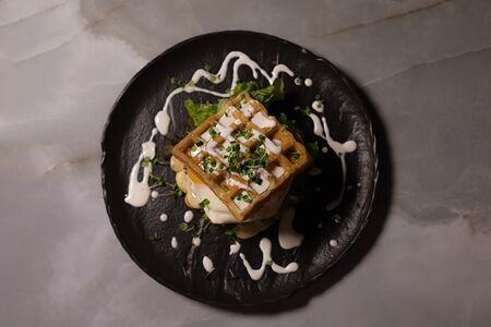 Вафельный бургер с курицей