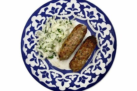 Люля-кебаб с маринованным луком