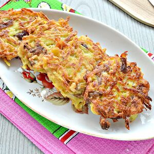 Драники с картофелем и шампиньонами со сметаной