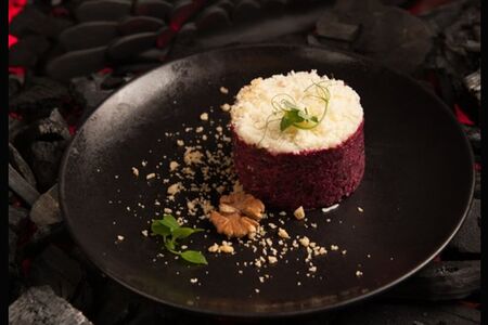 Свекольный салат с копченым сулугуни