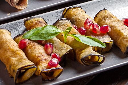 Рулетики из баклажан