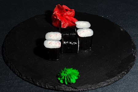 Маки ролл с камчатским крабом
