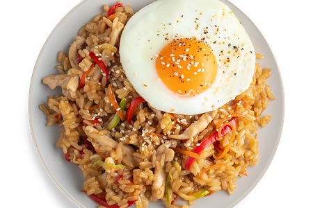 Рис по-тайски с курицей и яйцом